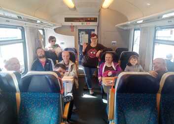 Modrý expres od Českých drah svezl klienty služby DOMINO do Nového Údolí na Bobr fest