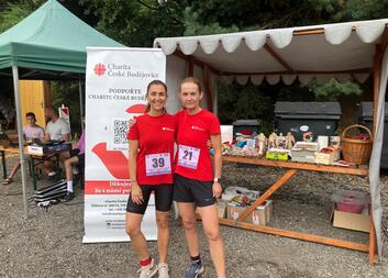 Boršovského Reuter Runu se zúčastnili i zaměstnanci Charity. Ti nejrychlejší běžci zdolali úsek za 55 minut