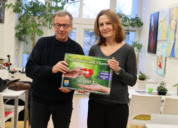 Za vším hledej sport. Obec Boršov nad Vltavou věnovala českobudějovické Charitě šek v hodnotě 50 000 korun
