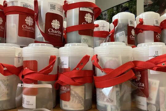 Lidé v Českých Budějovicích darovali do Tříkrálové sbírky téměř 600 tisíc korun, o 100 tisíc víc než loni.